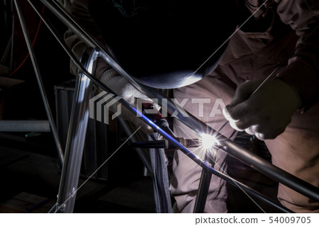 Aluminum welding work 54009705