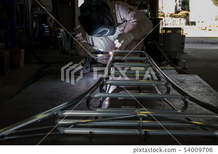 Aluminum welding work 54009706