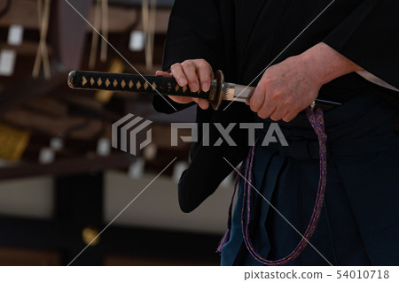 The person who made a sword 54010718