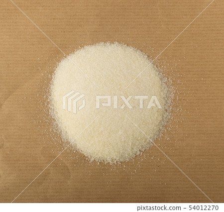 Dry gelatine powder and granules used as a gelling 54012270