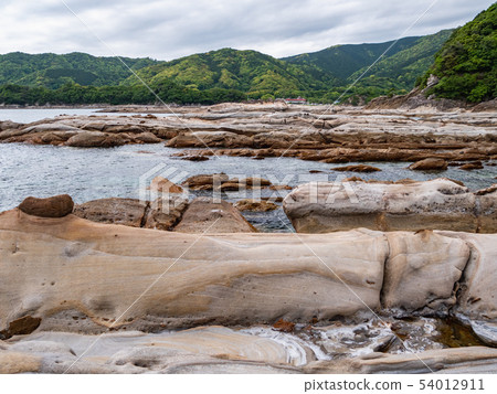 The giant rocks of Tatsukushi and the Pacific Ocean: A spectacular coastline in Ashizuri-Uwakai National Park 54012911