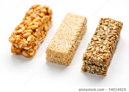 Grain granola bar with peanuts, sesame and seeds 54014929