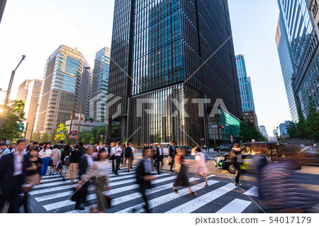 <<Tokyo>> Otemachi, businessman returning home <<Tokyo>> Otemachi, businessman returning home 54017179