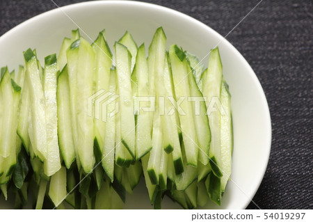 切碎的黃瓜。 54019297