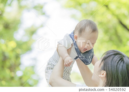 Mother and baby 54020592