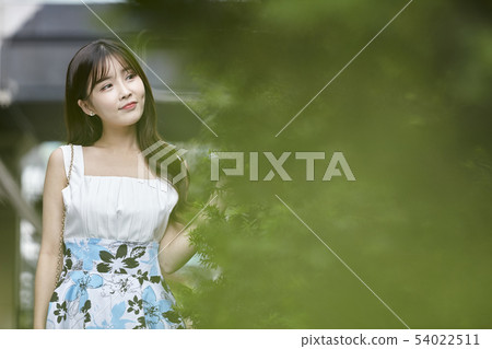 商場,購物中心,購物,購物者冬青,年輕的女人 商場,購物中心,購物,購物者冬青,年輕的女人 54022511