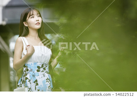 Shopping mall, shopping center, shopping, shopper holly, young woman Shopping mall, shopping center, shopping, shopper holly, young woman 54022512
