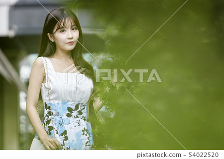 商場,購物中心,購物,購物者冬青,年輕的女人 商場,購物中心,購物,購物者冬青,年輕的女人 54022520