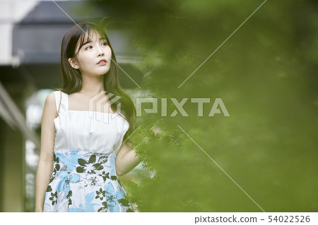 商場,購物中心,購物,購物者冬青,年輕的女人 商場,購物中心,購物,購物者冬青,年輕的女人 54022526