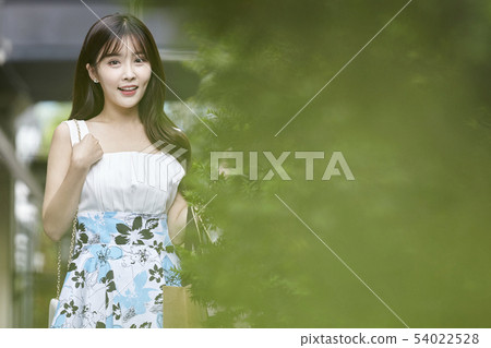 商場,購物中心,購物,購物者冬青,年輕的女人 商場,購物中心,購物,購物者冬青,年輕的女人 54022528