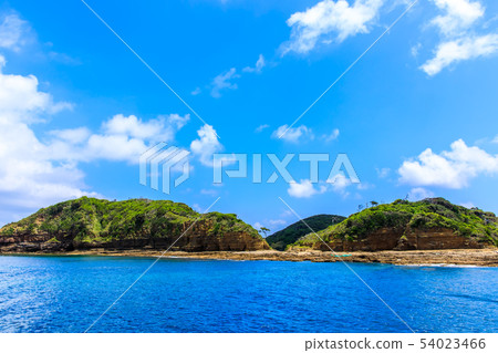 Ashinoshima cruising (Senjojiki) [Iki City, Nagasaki Prefecture] 54023466