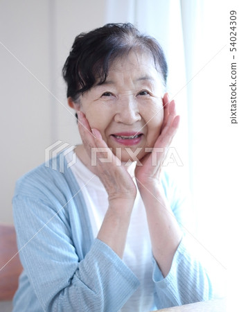 Senior women's beauty image 54024309