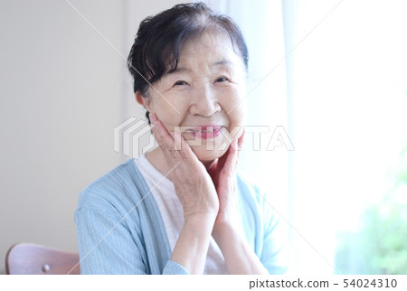Senior women's beauty image 54024310