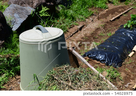 Weed composting image, compost, garbage composting container, field, home garden image material 54028975