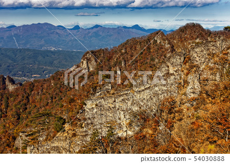 從山上看到的榛名山和榛名山 從山上看到的榛名山和榛名山 54030888