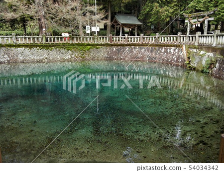 山口縣礦山市明吉町別富津島神社的神秘鈷藍色弁天池 54034342