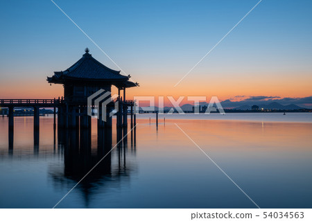 浮動的黎明 54034563