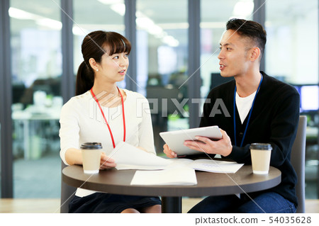 商人男人和女人(休閒) 商人男人和女人(休閒) 54035628