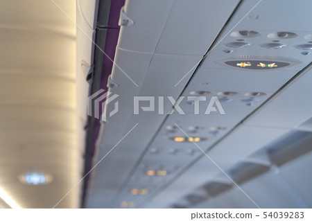  飛機機上安全帶禁止吸菸標志 54039283