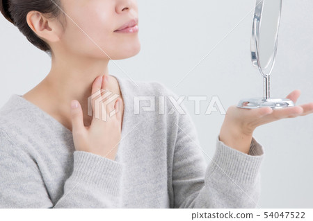 Woman touching her neck (smile) 54047522