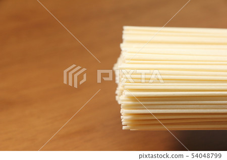 手煮hyamugi(乾麵條)。 手煮hyamugi(乾麵條)。 54048799