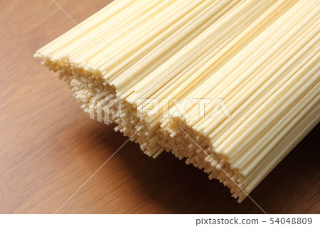 手煮hyamugi(乾麵條)。 手煮hyamugi(乾麵條)。 54048809