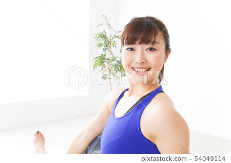 一個小伙子瑜伽 一個小伙子瑜伽 54049114