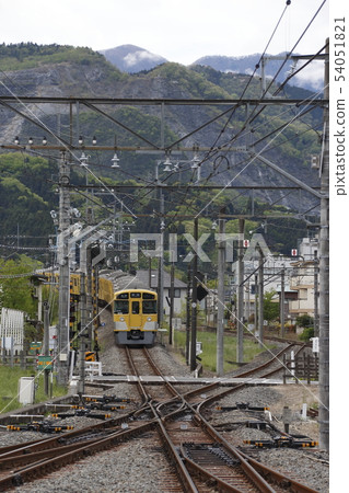 Departing from Seibu Chichibu Station, Seibu Chichibu Line 2000 series 54051821