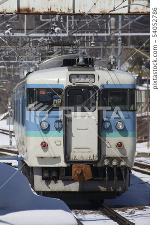 Winter's North Shina Line 115 series train (Shin Nagano color) 54052786