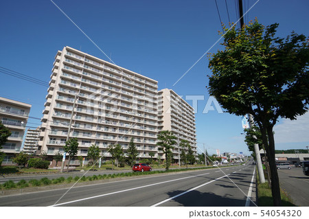 Hitsugaoka-dori in Sapporo City (near the center of the beauty park in Kiyoda-ku) 54054320