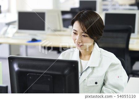 穿工作服的女商人 穿工作服的女商人 54055110