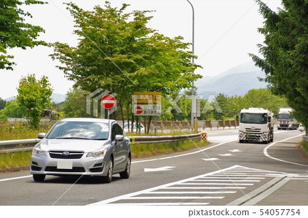 Car entering PA 54057754