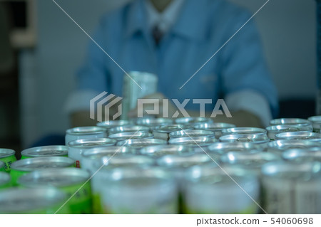 Convenience Store, convienence store worker, canned juice 54060698