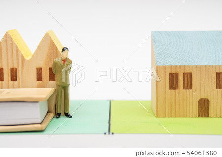 Land boundary trouble real estate image 54061380