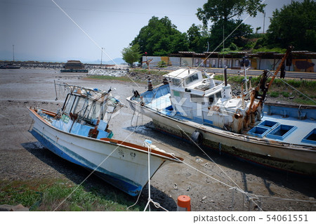 水耗儘後躺在海中的船 54061551