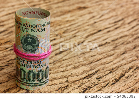 Dong ,roll Vietnam bank note on vintage wood  54063392