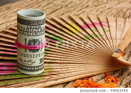 roll dollars on wood fan 54063450