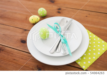 easter egg in cup holder, plates and cutlery easter egg in cup holder, plates and cutlery 54064263