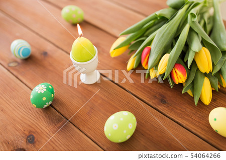 candle in shape of easter egg and tulip flowers candle in shape of easter egg and tulip flowers 54064266