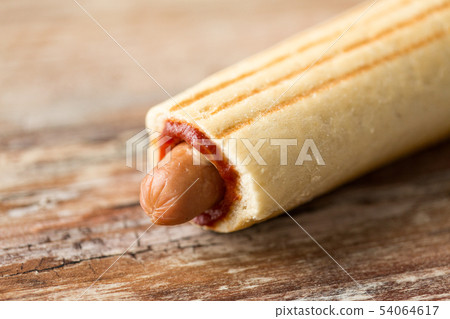 close up of hot dog on wooden table close up of hot dog on wooden table 54064617