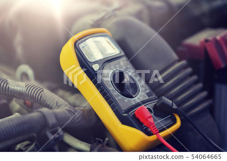 multimeter or voltmeter testing car battery multimeter or voltmeter testing car battery 54064665