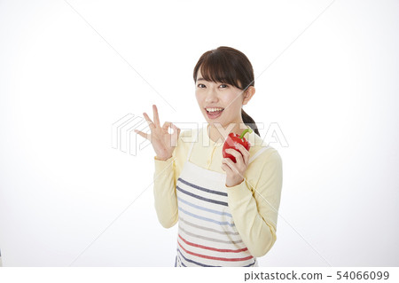 Housewife Housewife 54066099