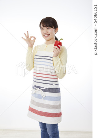 Housewife Housewife 54066151