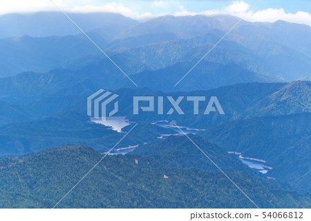 View from the vicinity of the summit of the peak of the fall of Oze Zushinbo to the west side 54066812