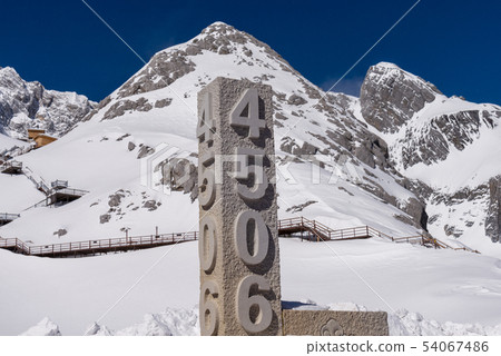 中國麗江玉龍雪山 中国観光スポット China Jade Dragon Snow Mountain 54067486