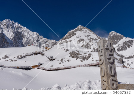 中國麗江玉龍雪山 中国観光スポット China Jade Dragon Snow Mountain 54067582