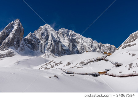 中國麗江玉龍雪山 中国観光スポット China Jade Dragon Snow Mountain 中國麗江玉龍雪山 中国観光スポット China Jade Dragon Snow Mountain 54067584