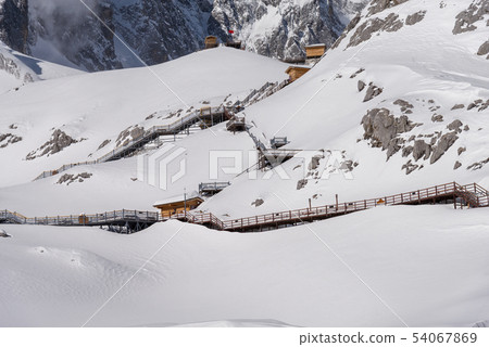 中國麗江玉龍雪山 中国観光スポット China Jade Dragon Snow Mountain 54067869