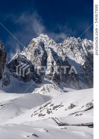 中國麗江玉龍雪山 中国観光スポット China Jade Dragon Snow Mountain 54067998