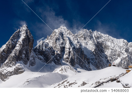 中國麗江玉龍雪山 中国観光スポット China Jade Dragon Snow Mountain 54068003